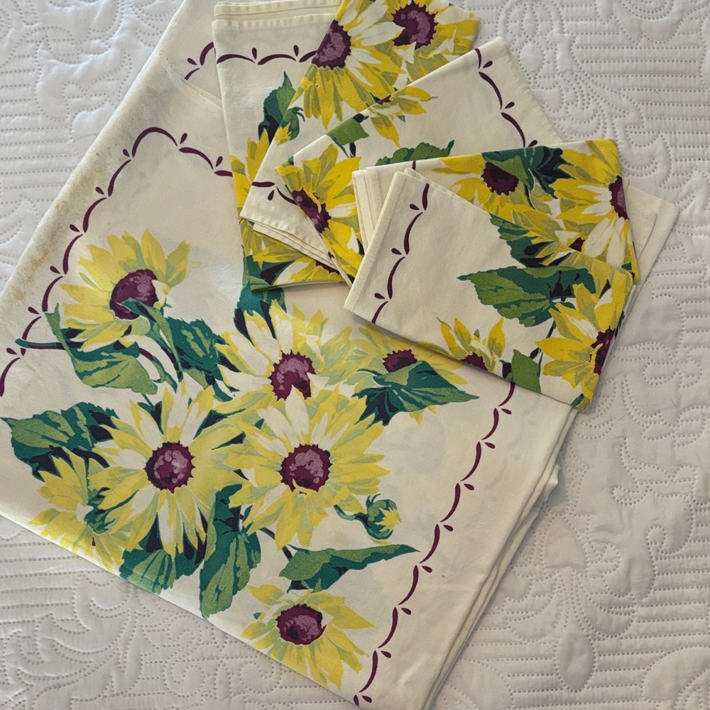 Vintage Sunflower Printed Table Linen Set - Yellow & Green Floral